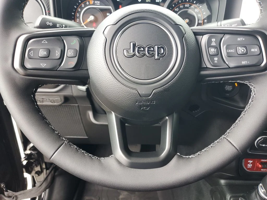 New 2026 Black Clear-Coat Exterior Paint Jeep Rubicon image 23