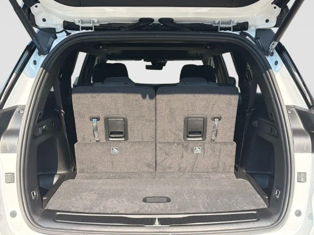 New 2026 Bright White Clear-Coat Exterior Paint Jeep Laredo X image 12