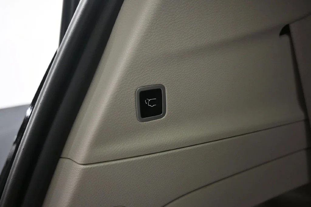 Used 2024 White Chrysler Touring L image 12