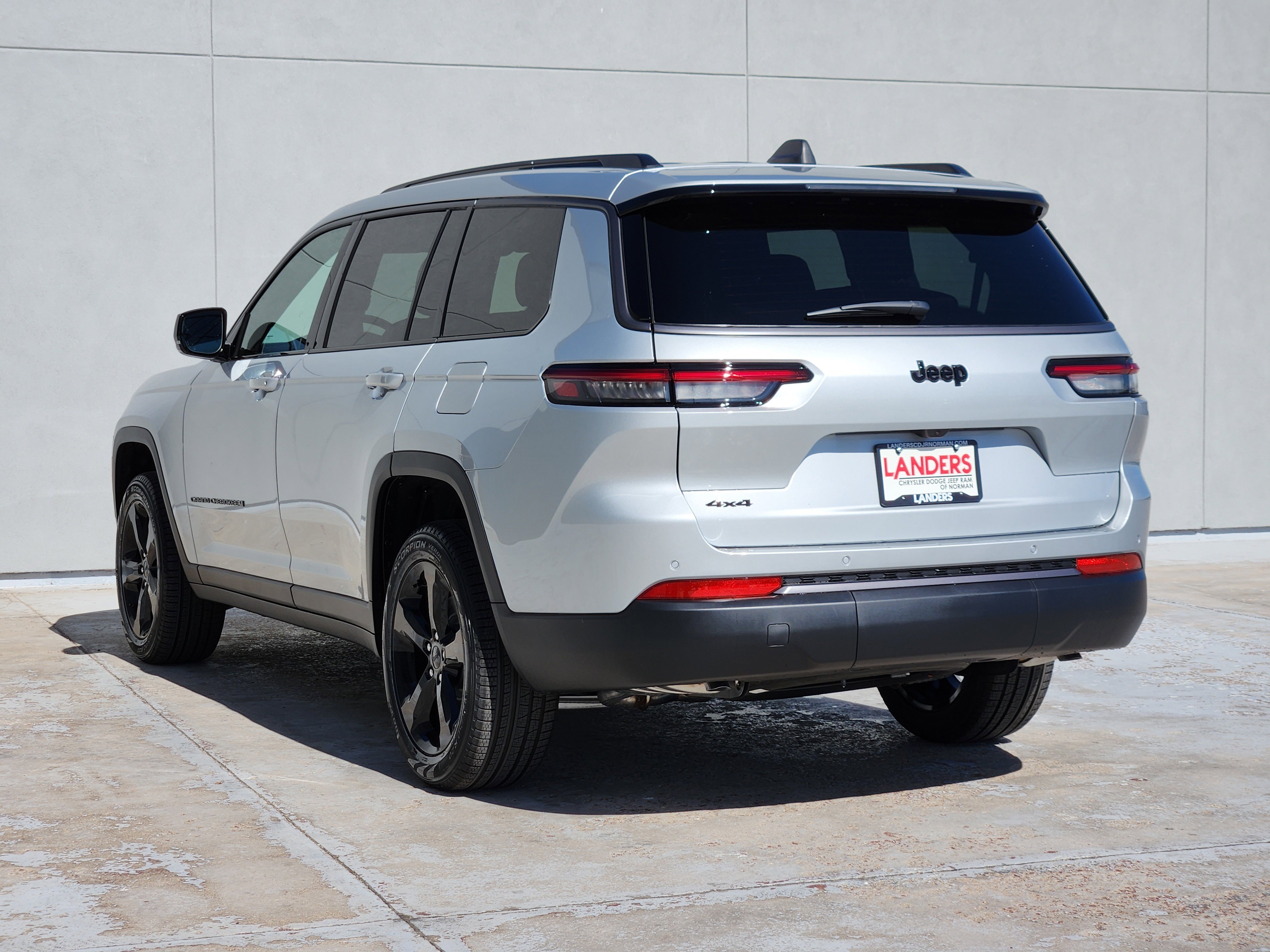 New 2026 Silver Zynith Exterior Paint Jeep Limited image 3