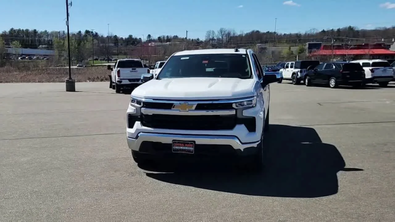 Used 2024 Summit White Chevrolet LT image 4