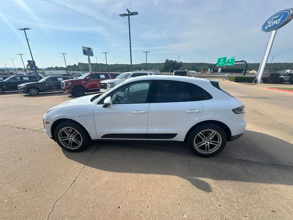Used 2020 White Porsche Base image 4