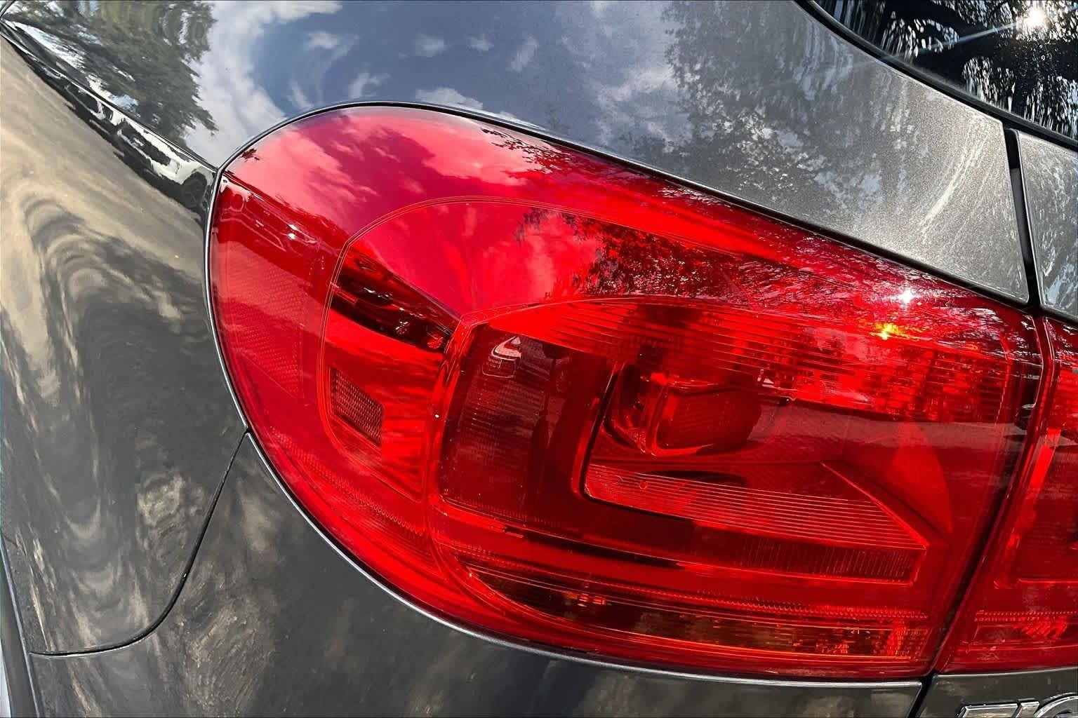 Used 2014 Pepper Gray Metallic Volkswagen SEL image 29