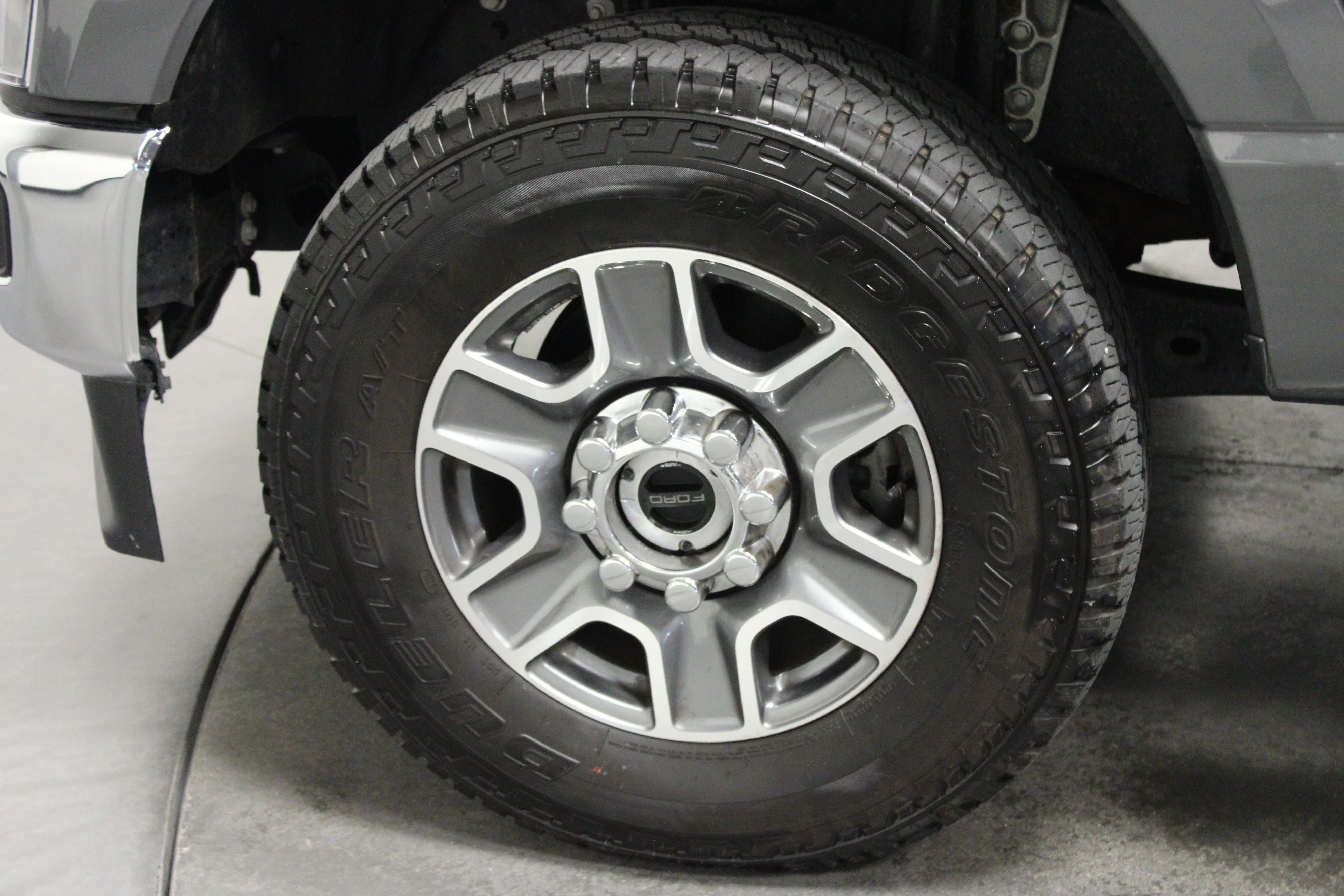Used 2025 Carbonized Gray Metallic Ford LARIAT image 10