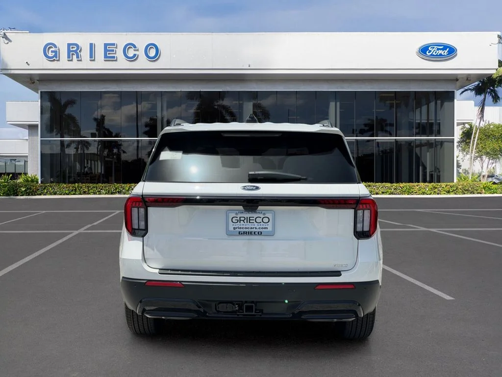 New 2026 Star White Metallic Tri-Coat Ford ST-Line image 4