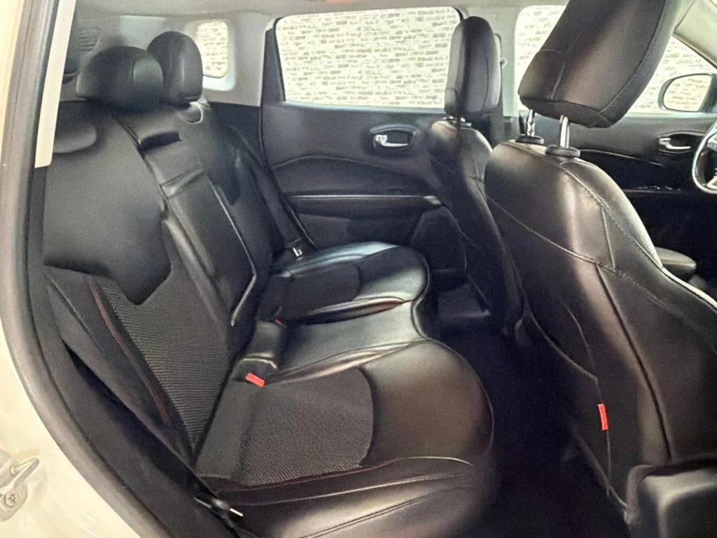 Used 2019 White Clearcoat Jeep Trailhawk image 12