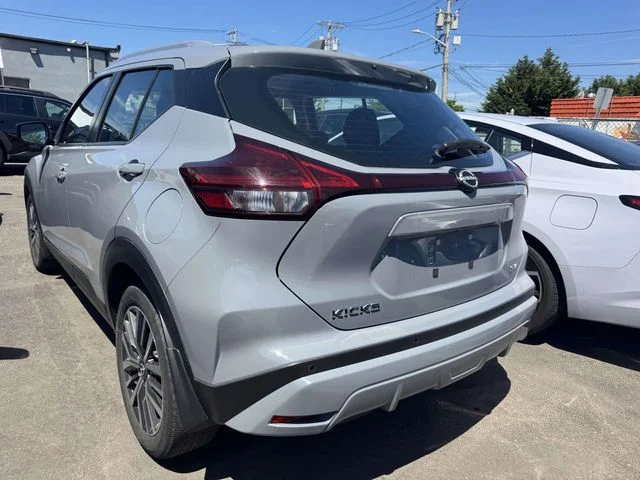 Used 2024 Gray Nissan SV image 9