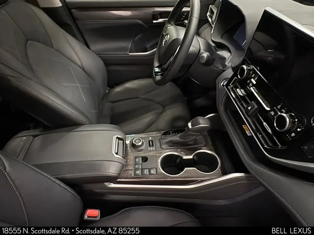 Used 2024  Toyota Platinum image 29