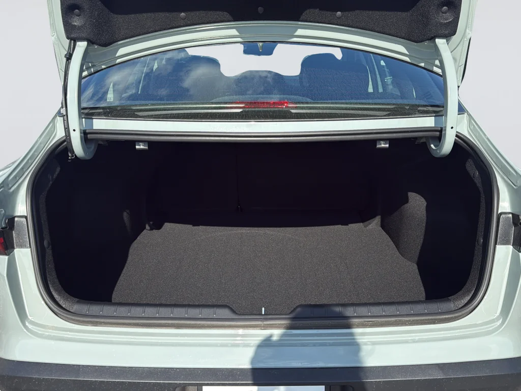 New 2026 Gray Kia LXS image 31