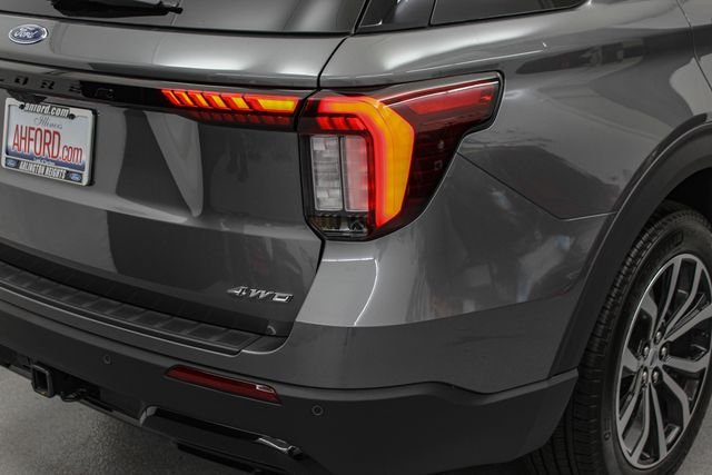 New 2026 Carbonized Gray Metallic Ford ST-Line image 10