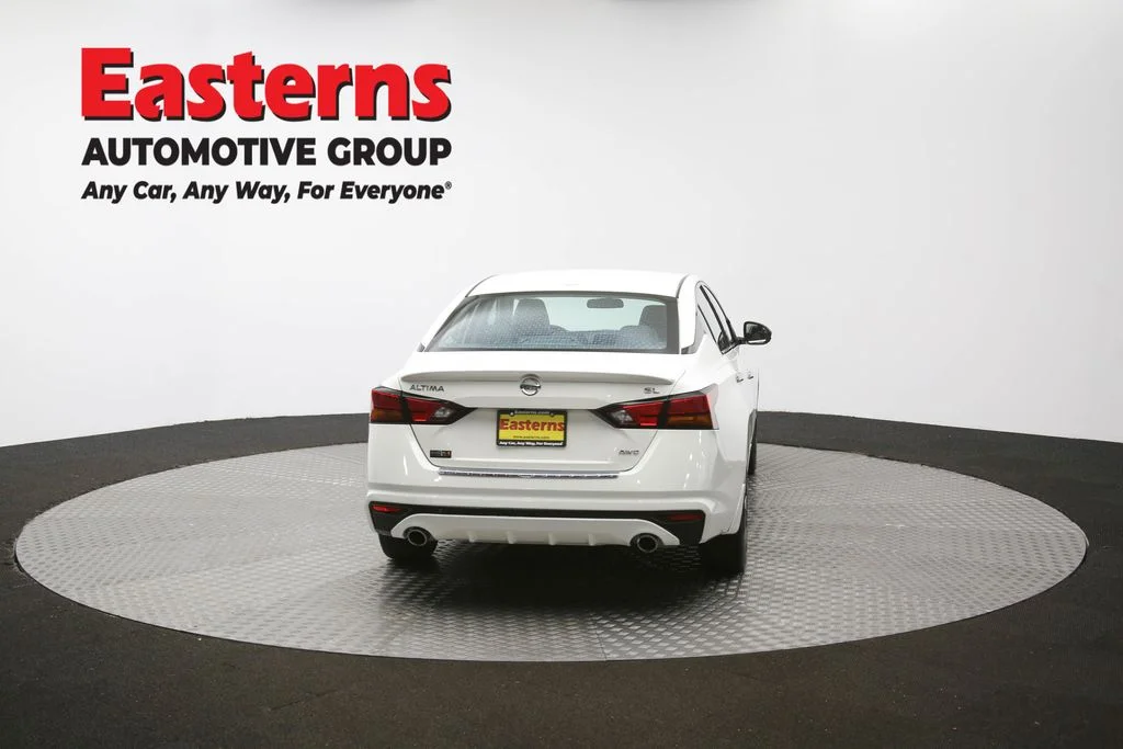 Used 2022 White Nissan 2.5 SL image 38