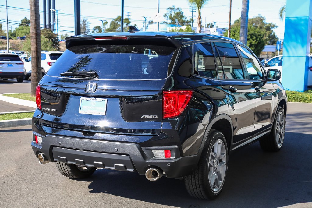 Certified Used 2024 Crystal Black Pearl Honda AWD EX-L image 7