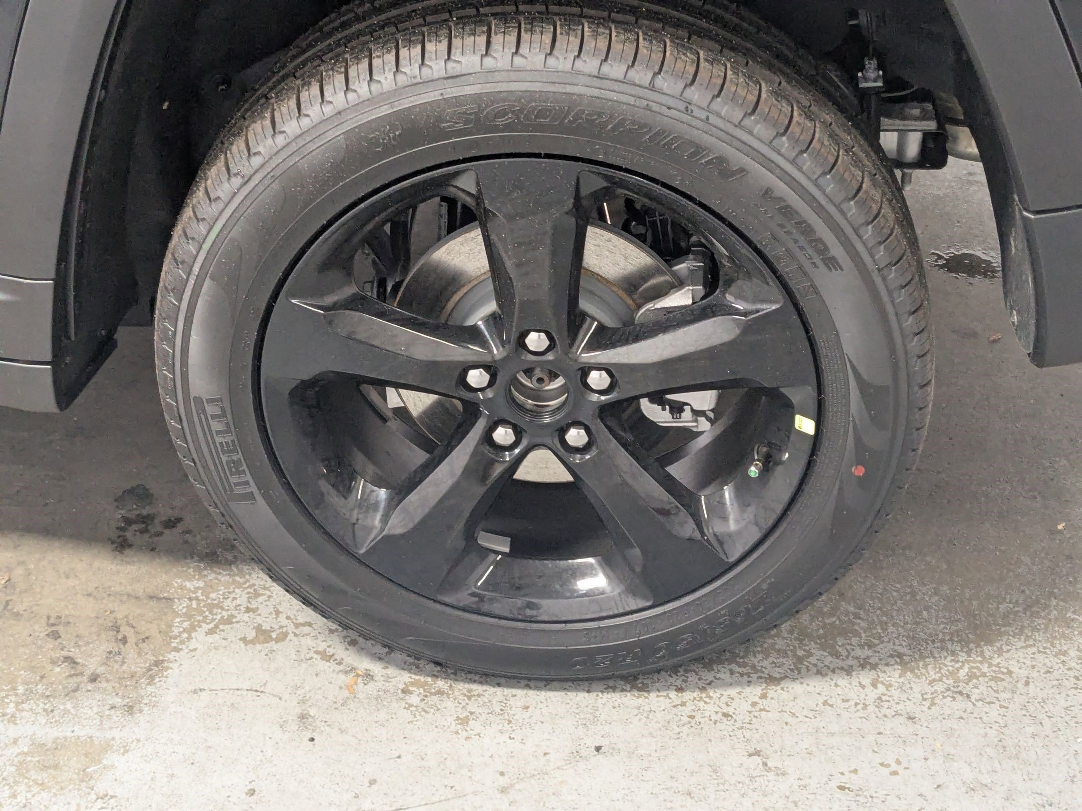 New 2026 Diamond Black Crystal Pearlcoat Jeep Limited image 18