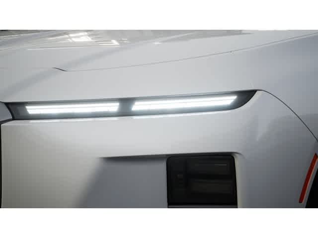 New 2027 Mineral White Metallic BMW 740i image 6