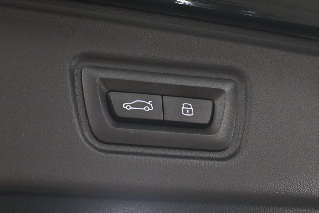 Used 2025 Dark Graphite BMW Base image 37