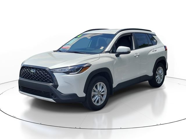 Used 2024  Toyota LE image 2