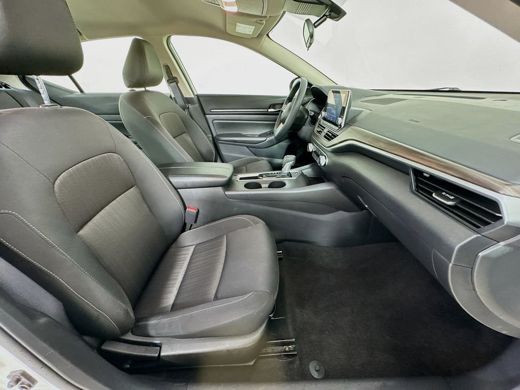 2025 Nissan Altima SV - Photo 32