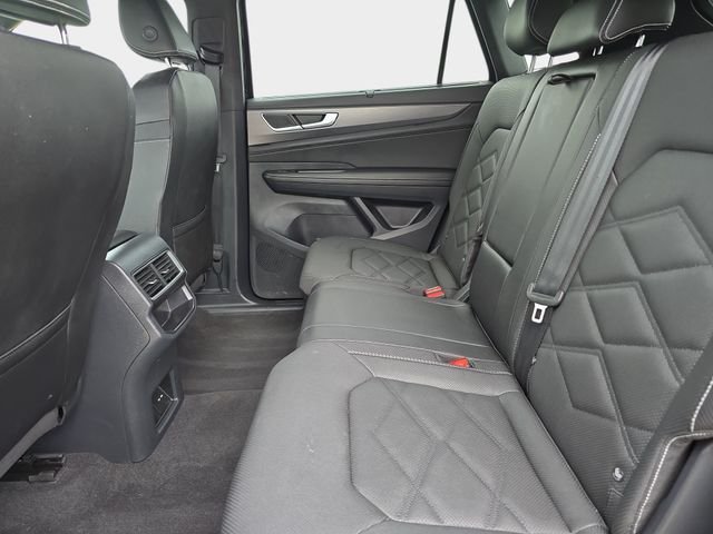Used 2025 Black Volkswagen 2.0T SE w/Technology image 17
