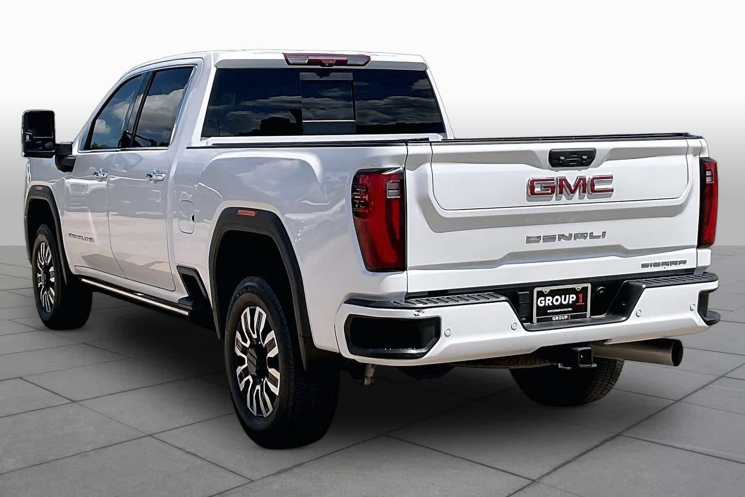 Used 2024 White Frost Tricoat GMC Denali Ultimate image 11
