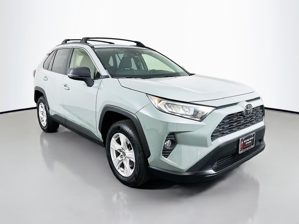 Used 2019  Toyota XLE image 3