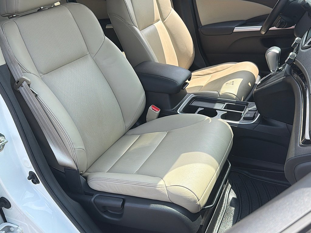 Used 2016 Diamond White Pearl Honda Touring image 23
