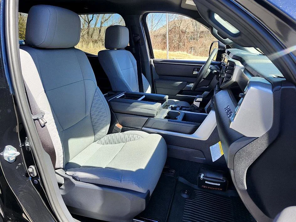 2025 Toyota Tundra SR5 - Photo 17