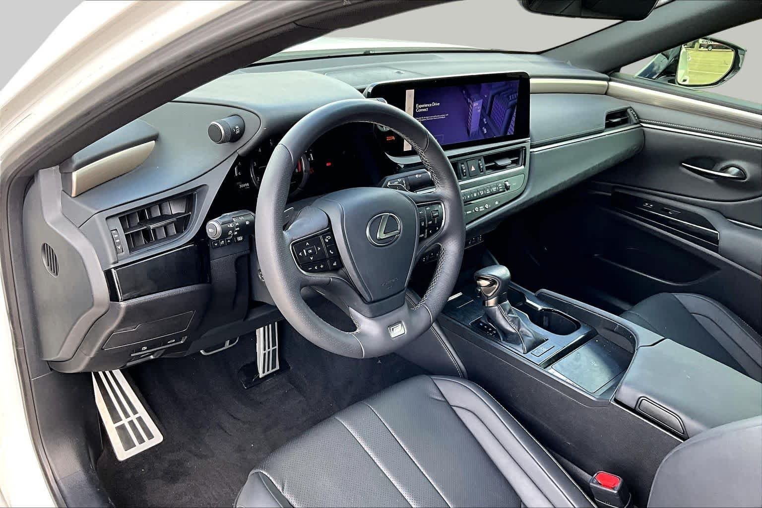 Used 2024 Ultra White Lexus F SPORT Handling image 17