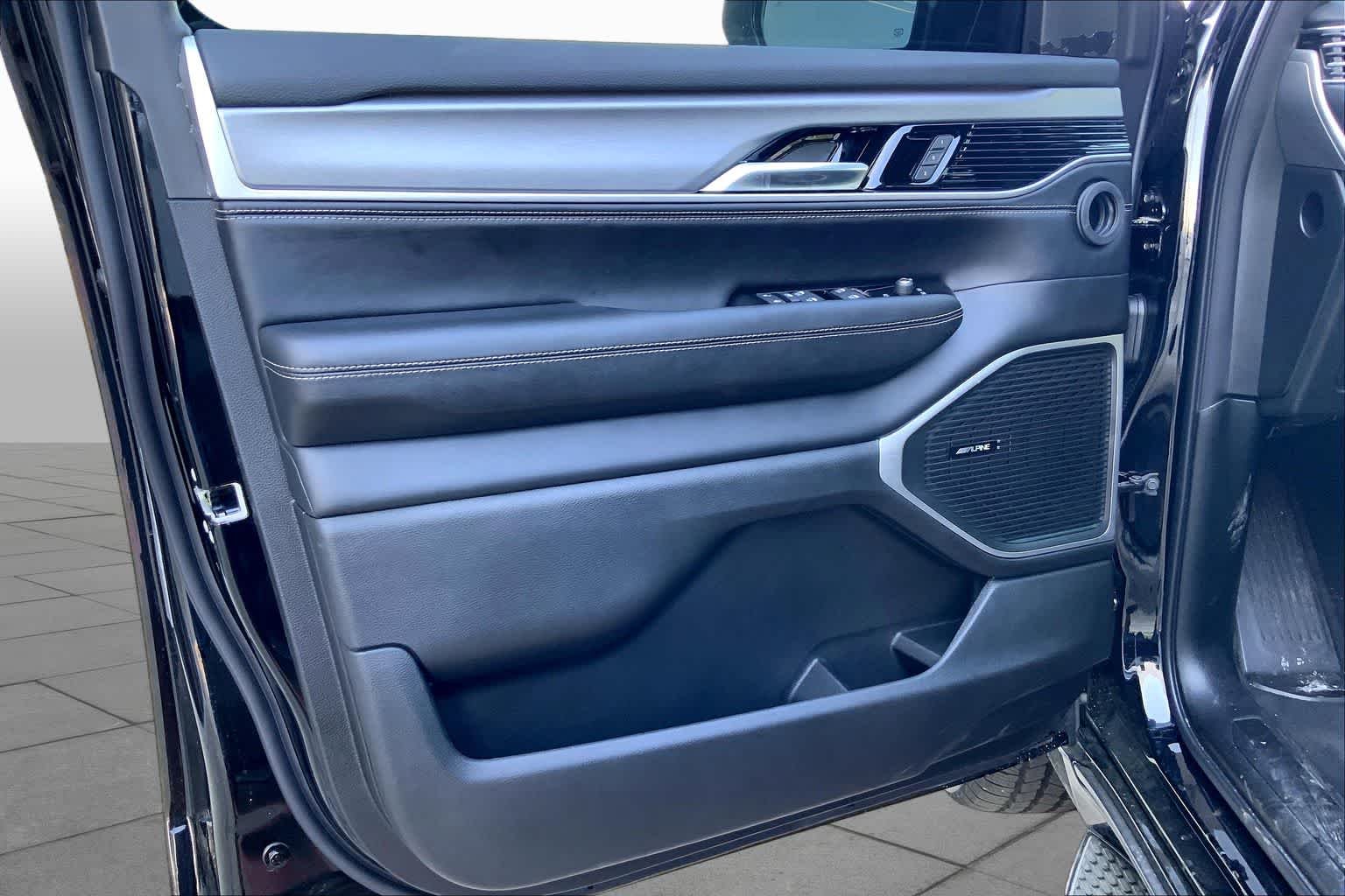 New 2026 High Gloss Black Jeep Limited Altitude image 10