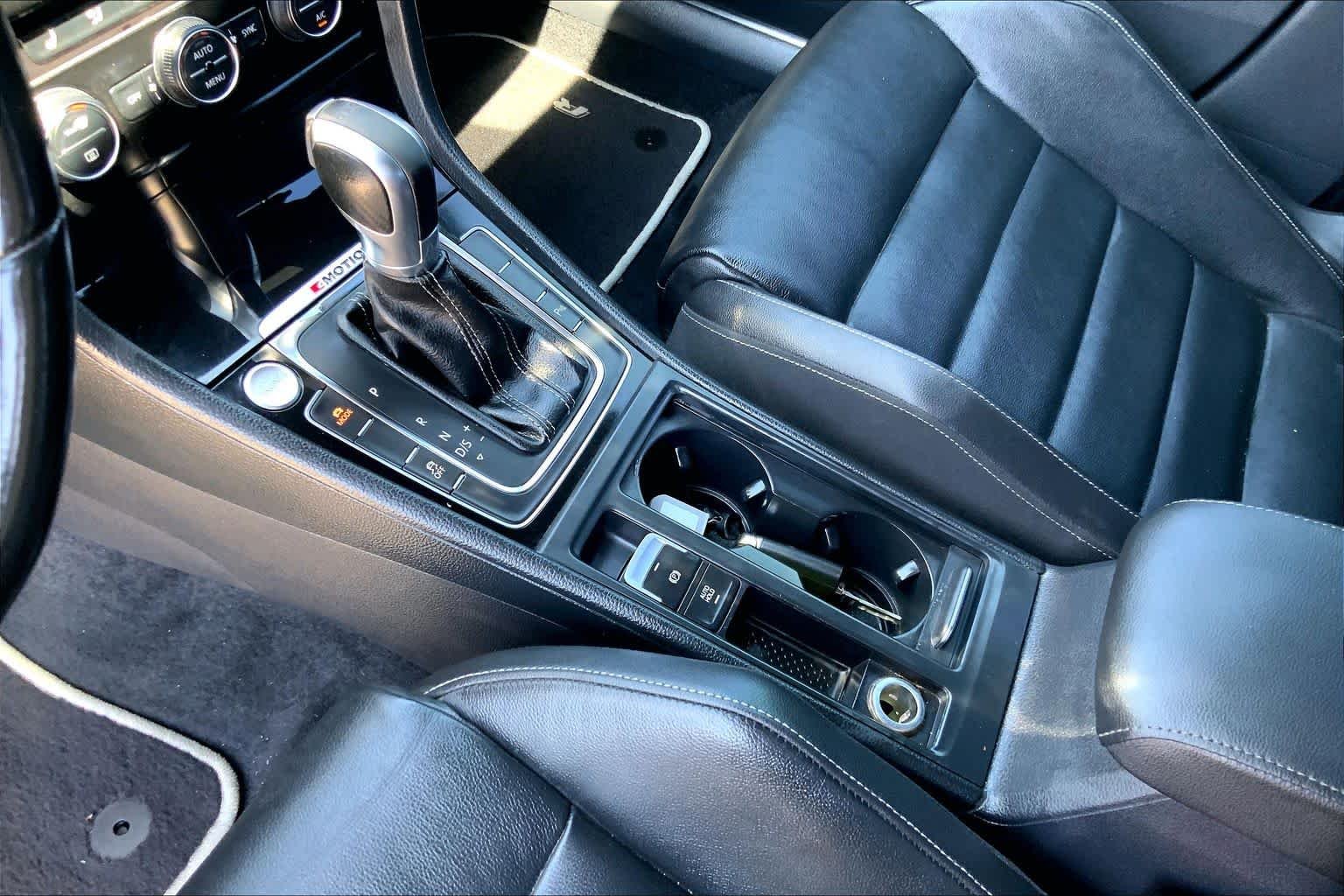 Used 2017 DEEP BLACK PEARL EFFECT Volkswagen  image 16