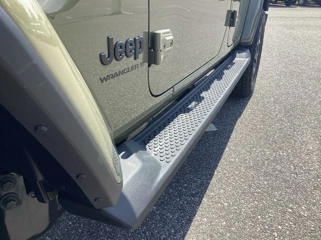 New 2026 41 Jeep 4-DOOR SAHARA image 17
