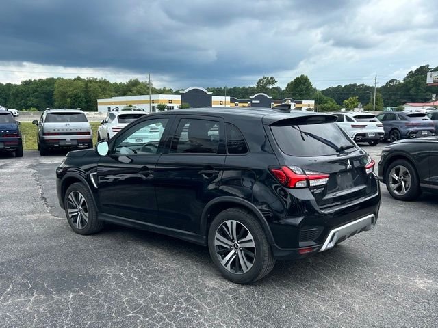 Used 2022 Black Mitsubishi 2.0 SE image 3