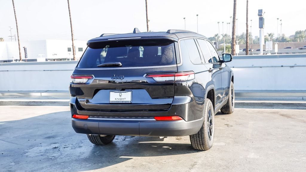 New 2026 Diamond Black Jeep Altitude image 9