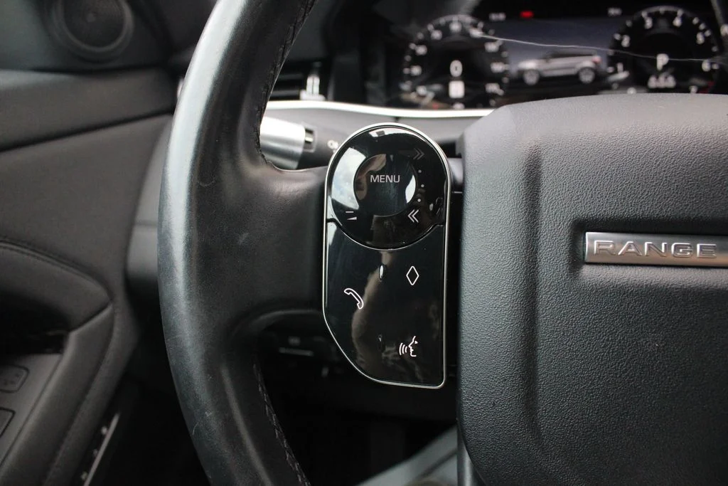 Used 2020 White Land Rover SE image 11