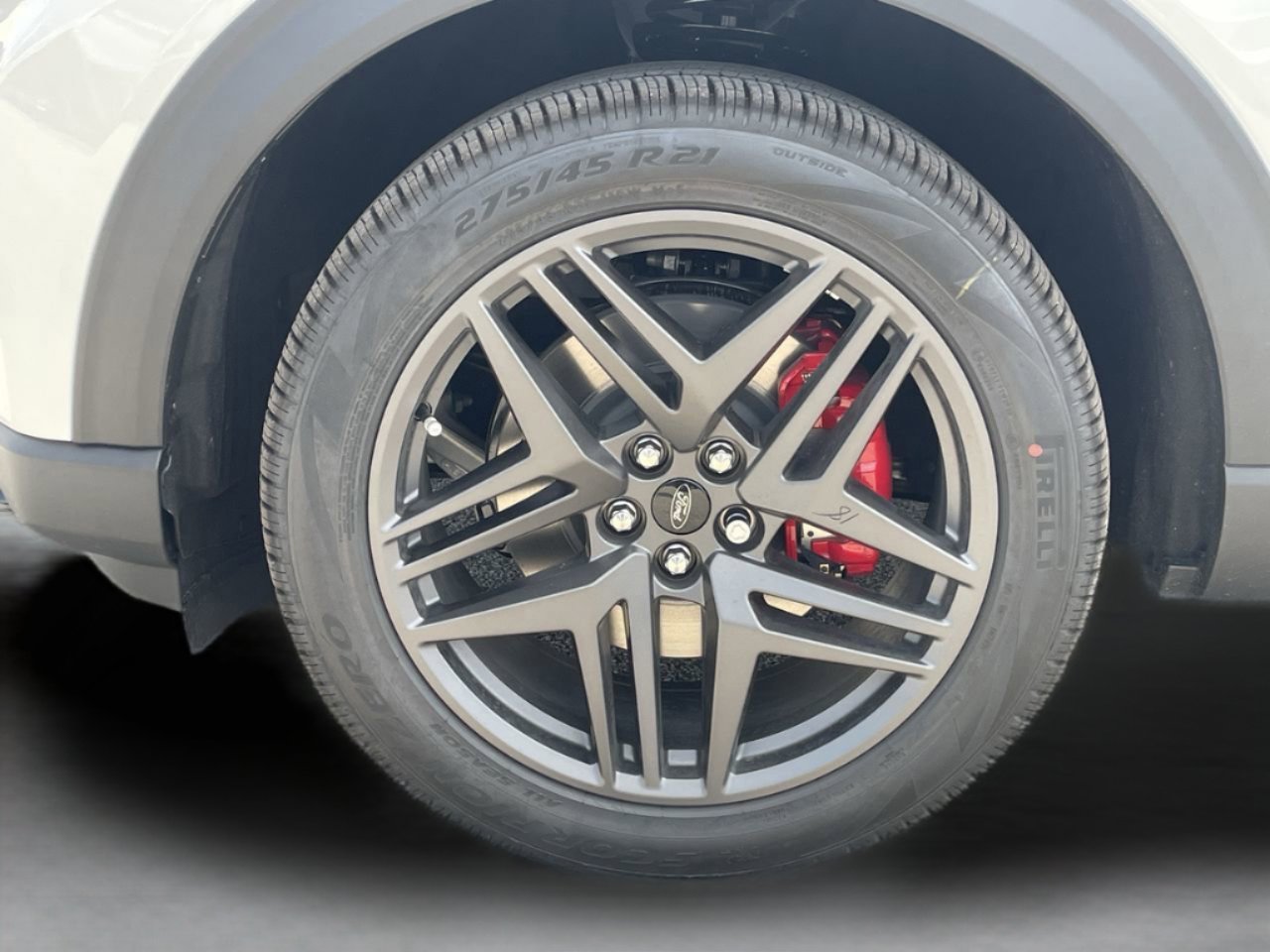 New 2026 Star White Metallic Tri-Coat Ford ST-Line image 32