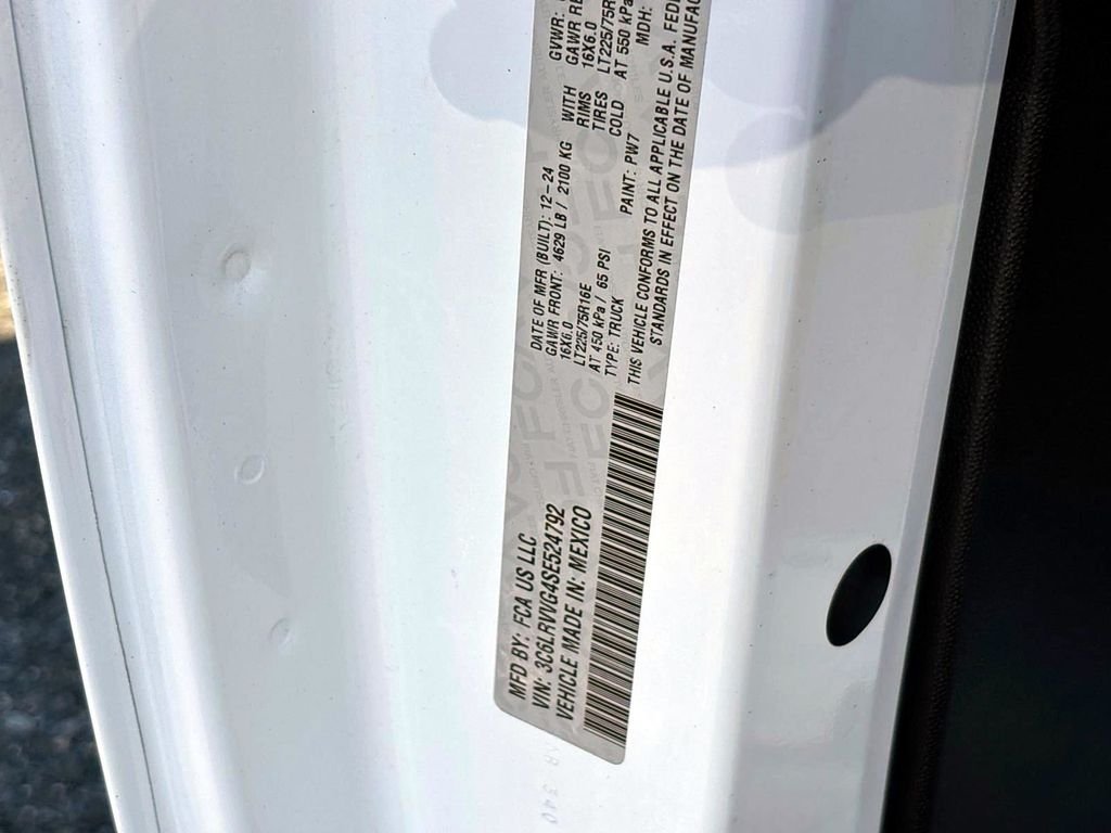 Used 2025 White Ram Base image 32