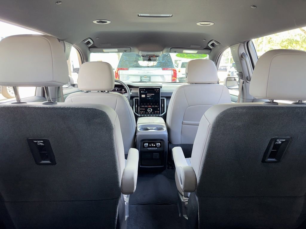 Used 2026 Summit White GMC Elevation image 31