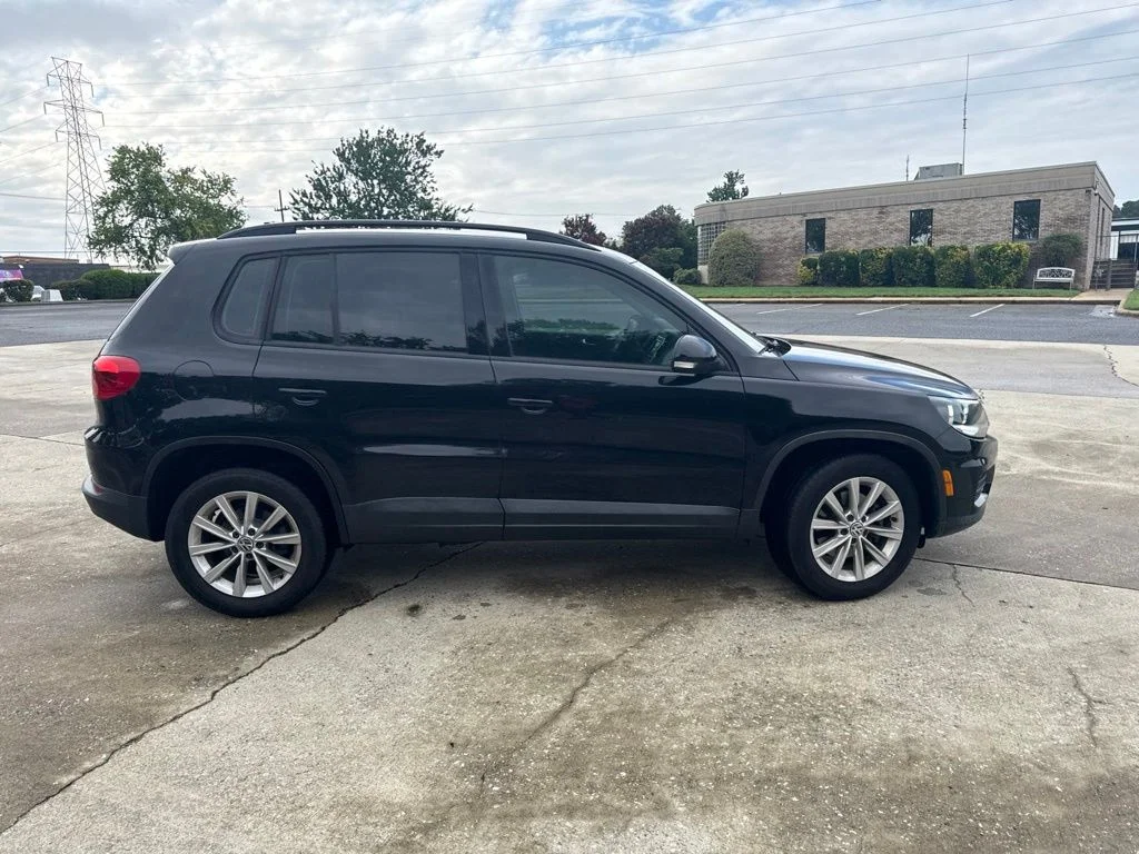 Used 2018  Volkswagen 2.0T image 11