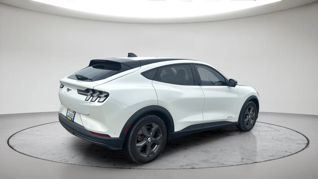 Used 2023 White Ford Select image 6