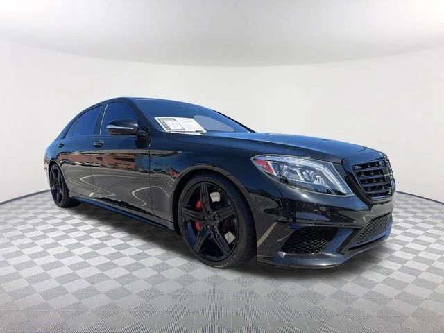 Used 2017 Black Mercedes-Benz 4MATIC® image 3