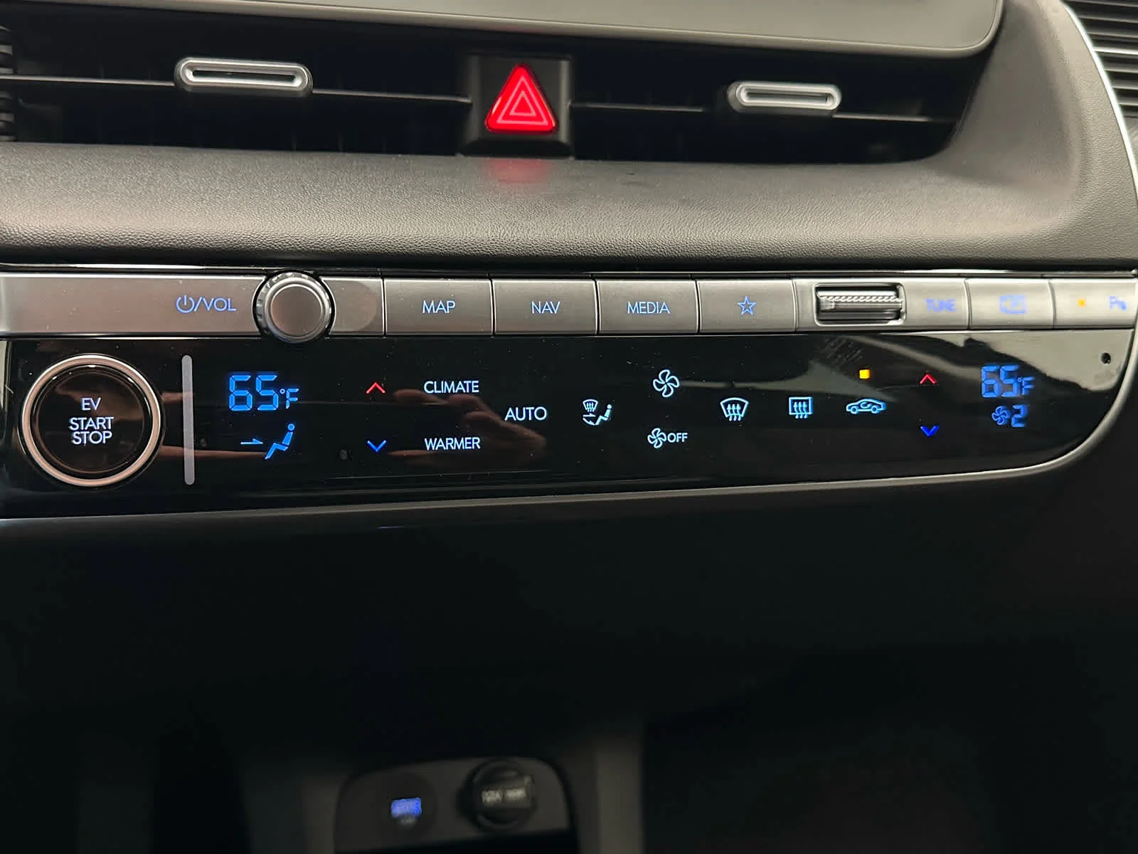Used 2024 Digital Teal Hyundai SEL image 29