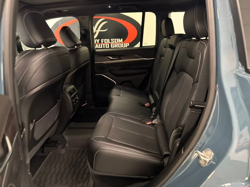 New 2026 Steel Blue Exterior Paint Jeep Limited Reserve image 12
