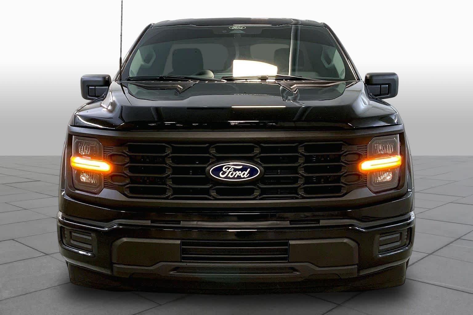 Used 2024 Agate Black Ford XL image 3
