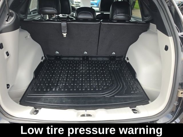 Used 2023 Black Jeep Latitude image 17