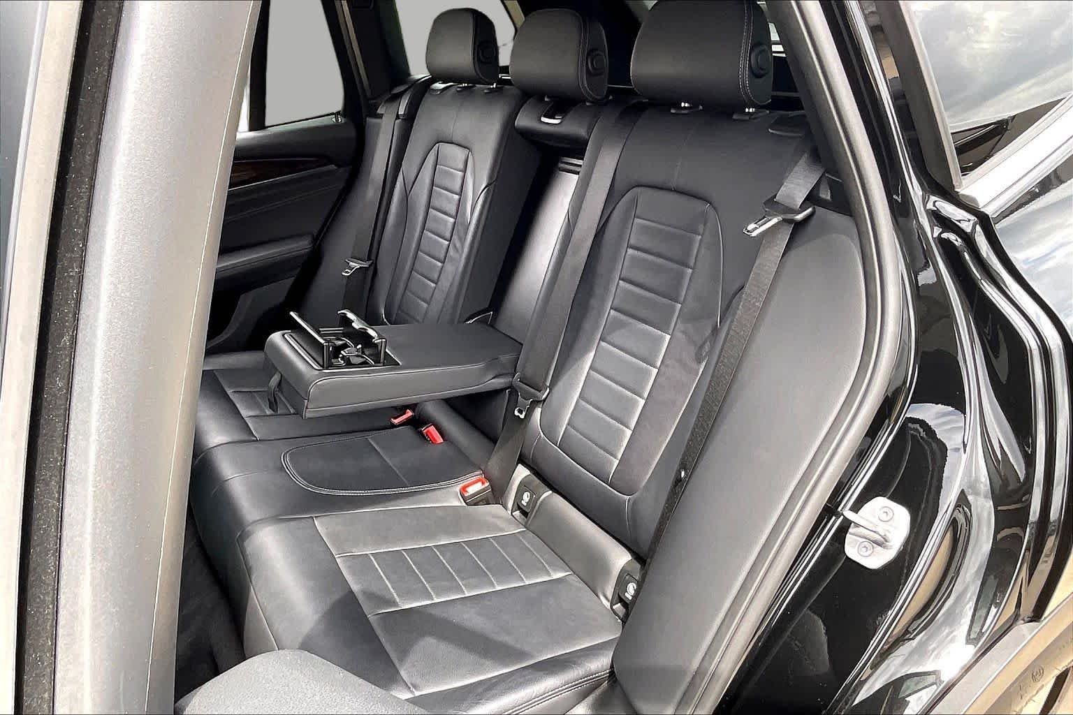 Used 2022 Black Sapphire Metallic BMW sDrive30i image 20
