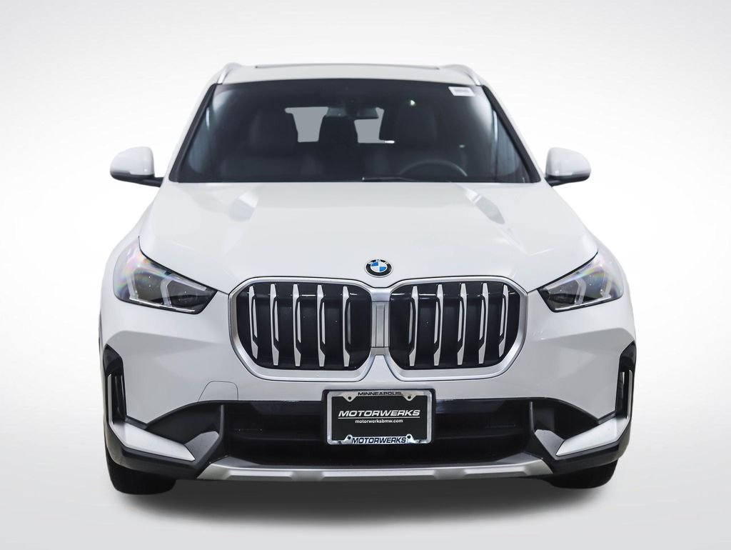 Used 2026 White Metallic BMW xDrive28i image 8