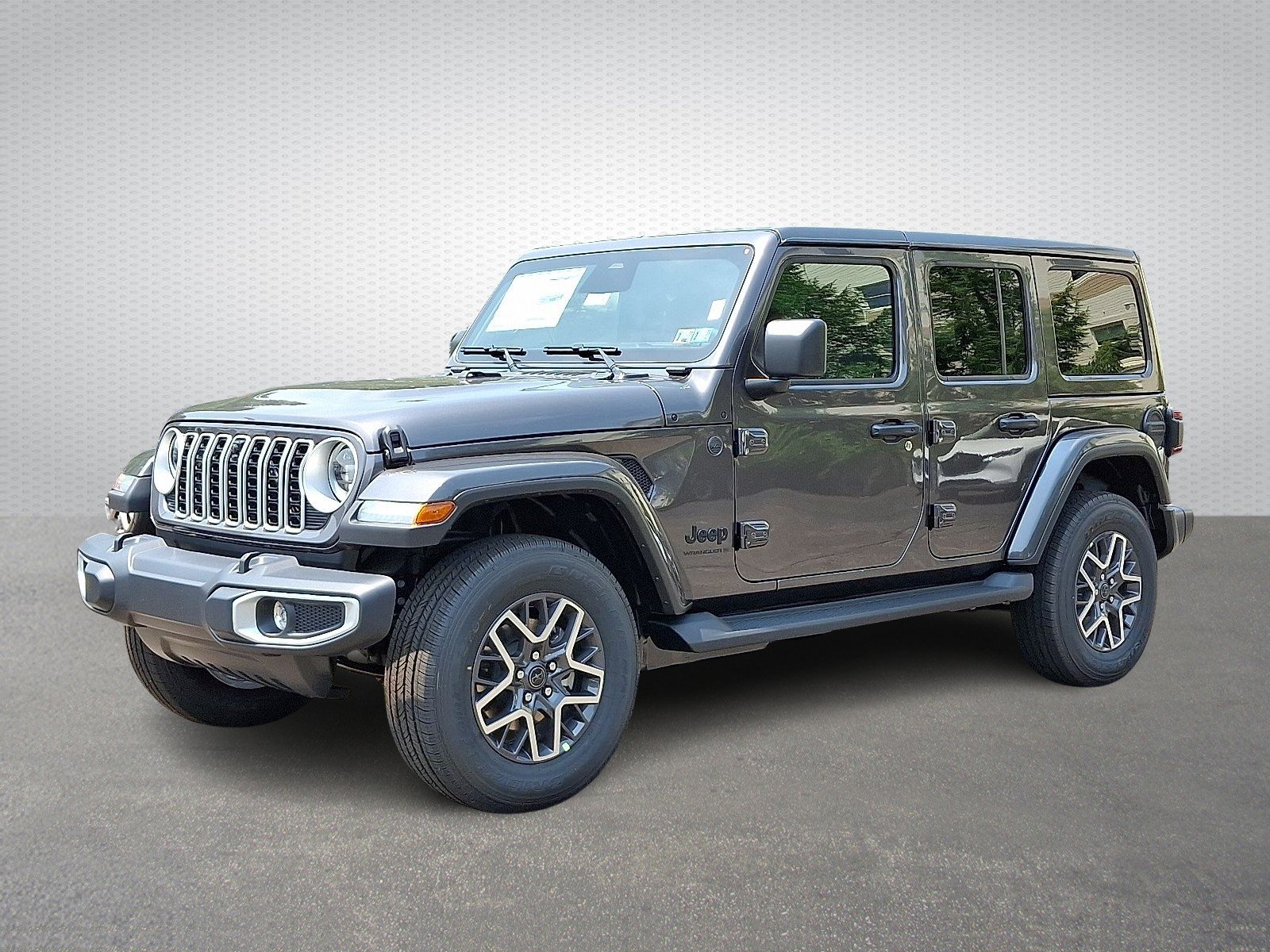 New 2026 Granite Crystal Metallic Clear-Coat Exterior Paint Jeep 4-Door Sahara 4x4 image 2