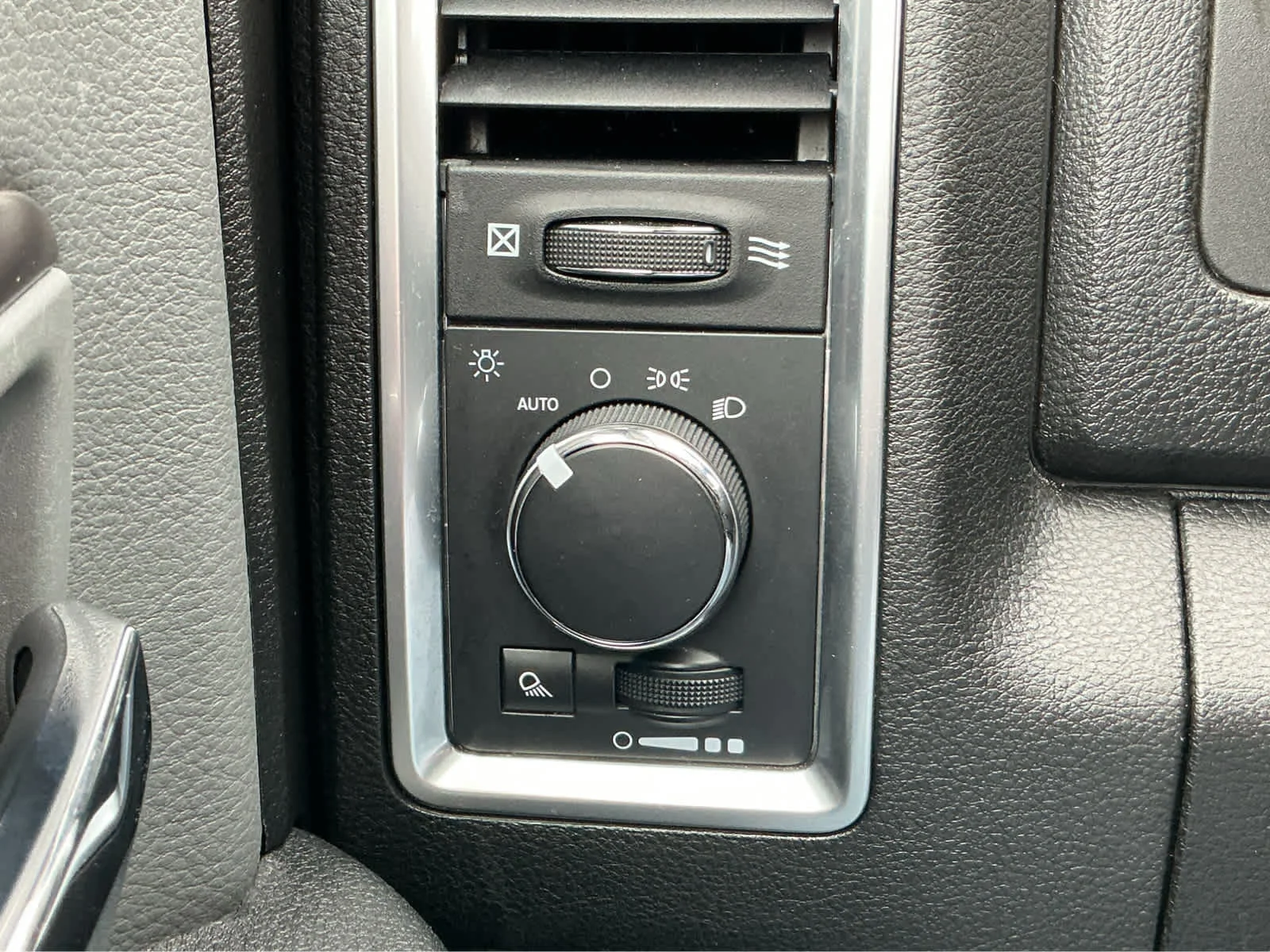 Used 2024 Granite Crystal Metallic Clearcoat Ram SLT image 28
