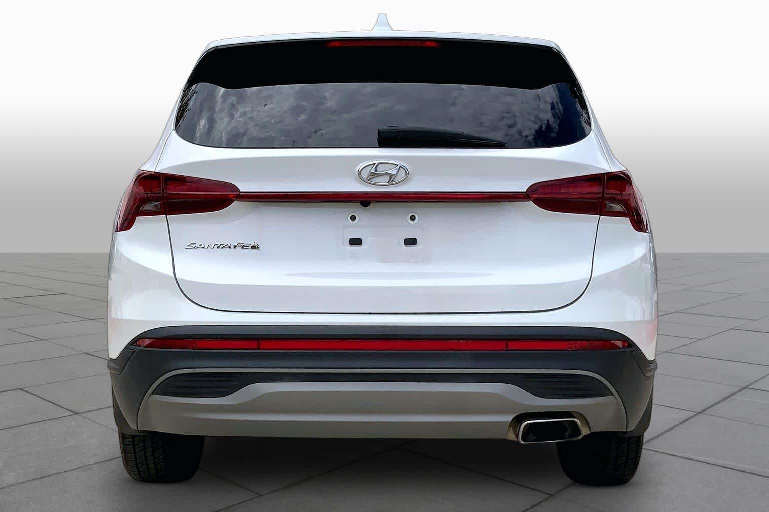 Used 2021 Quartz White Hyundai SE image 5