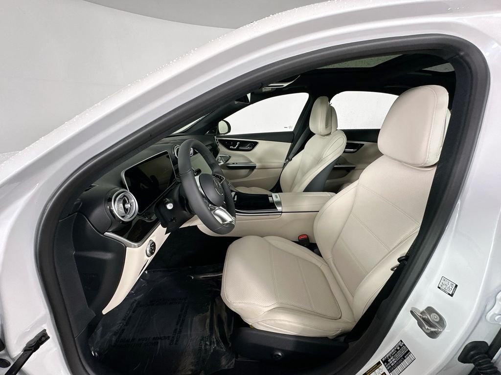 New 2026 MANUFAKTUR Moonlight White Metallic Mercedes-Benz C 300 image 22