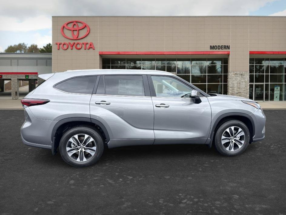 Used 2020 Moon Dust Toyota Hybrid XLE image 30
